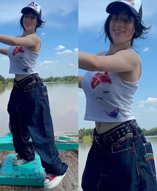 i love her big cow cow tiddies and her PERFECT pale bitch skin 😍