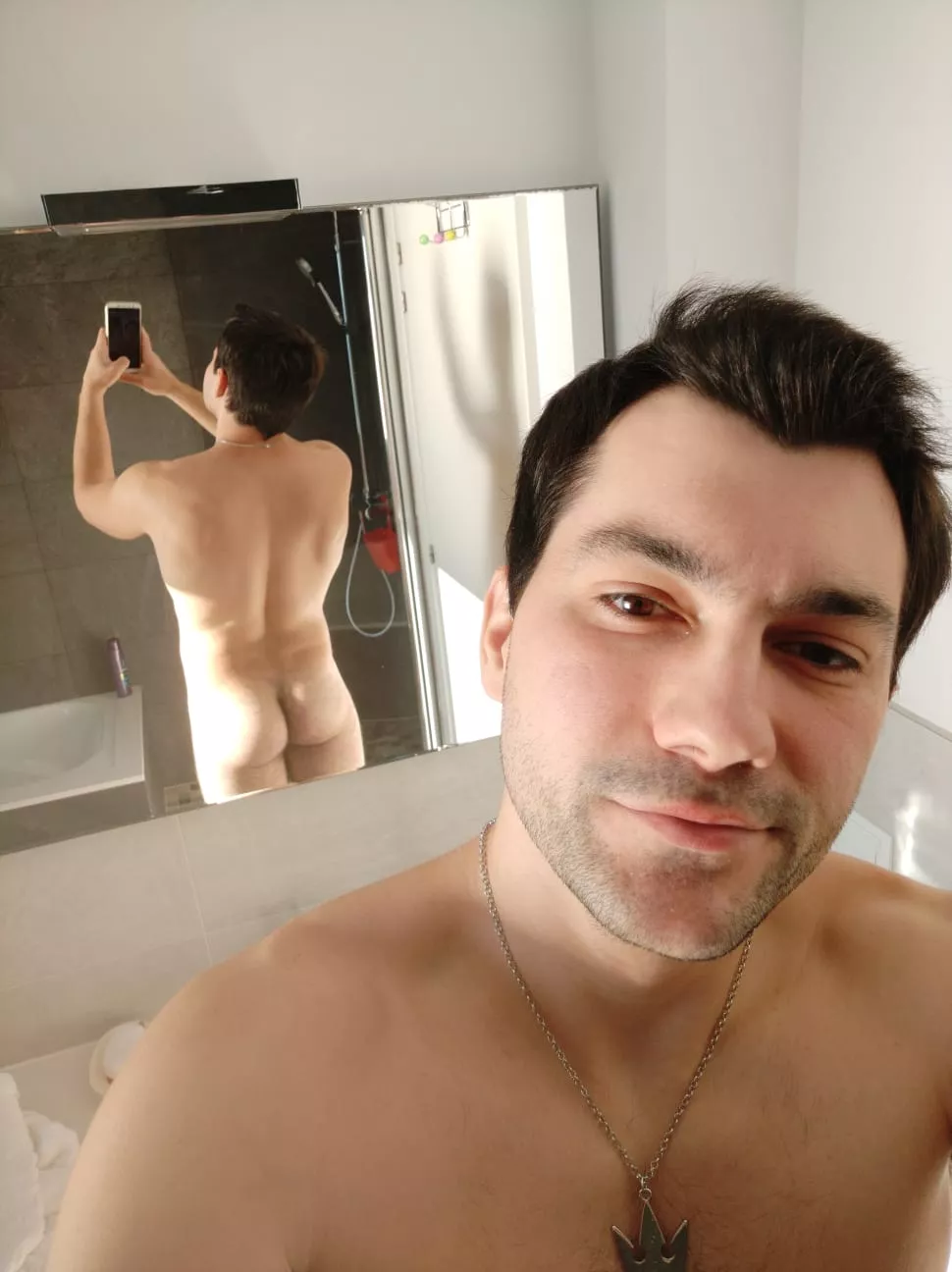 I think my ass looks pretty cute in this picture, do you agree?