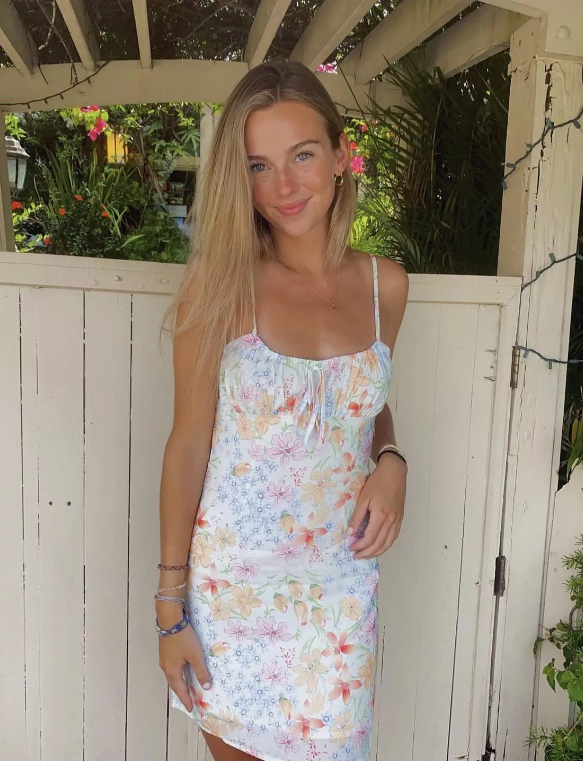 IRTR, you ever see a girl so pretty you want to be her?