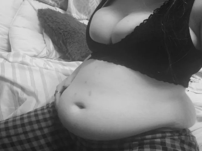 is my belly hanging lower baby? 🤰😳