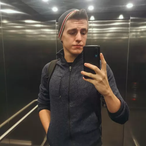 It's officially hat weather