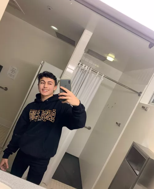 Just finished my last midterm! One semester of college left 💗