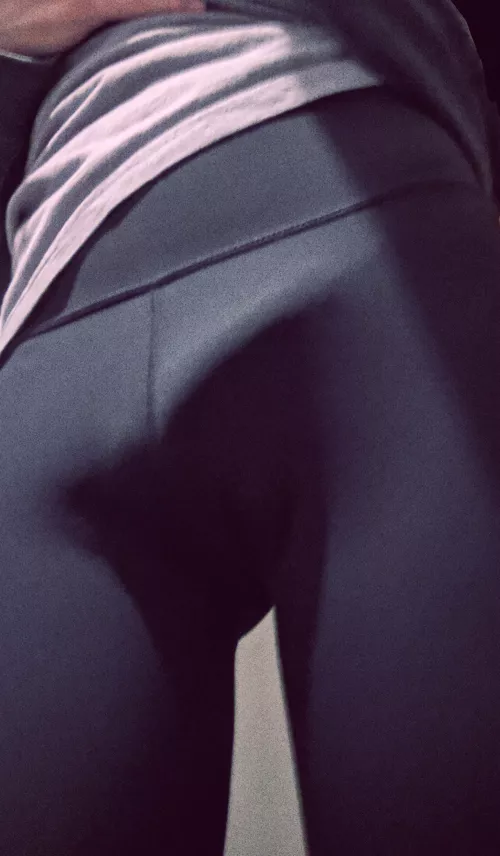 Leggings szn > Grey sweatpants szn... am I wrong? 😜