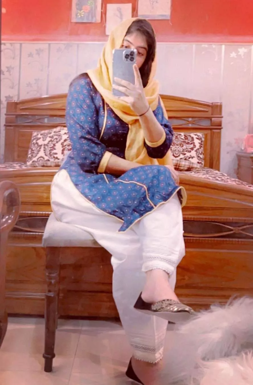 Meri czn buht horny hai hr wqt apni hot boxy dikhati hai 💦🔥