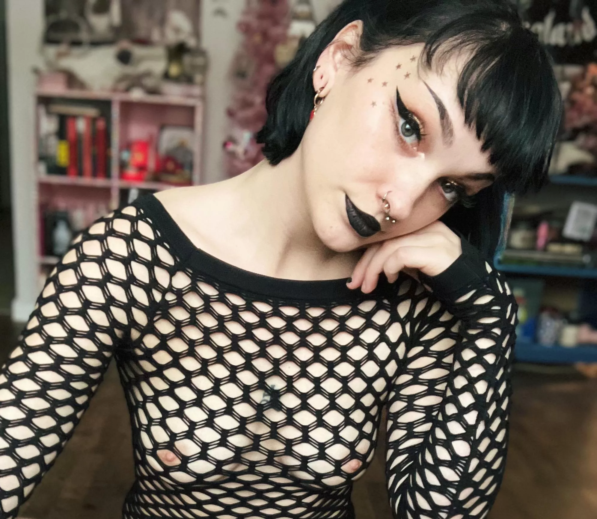 My nipples are so kissable in this shirt 😇 Don’t be shy, give them a taste 😍