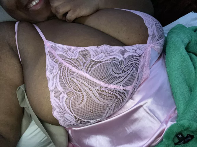 Need a cuddle/f*ck buddy on this cold morning. 😘