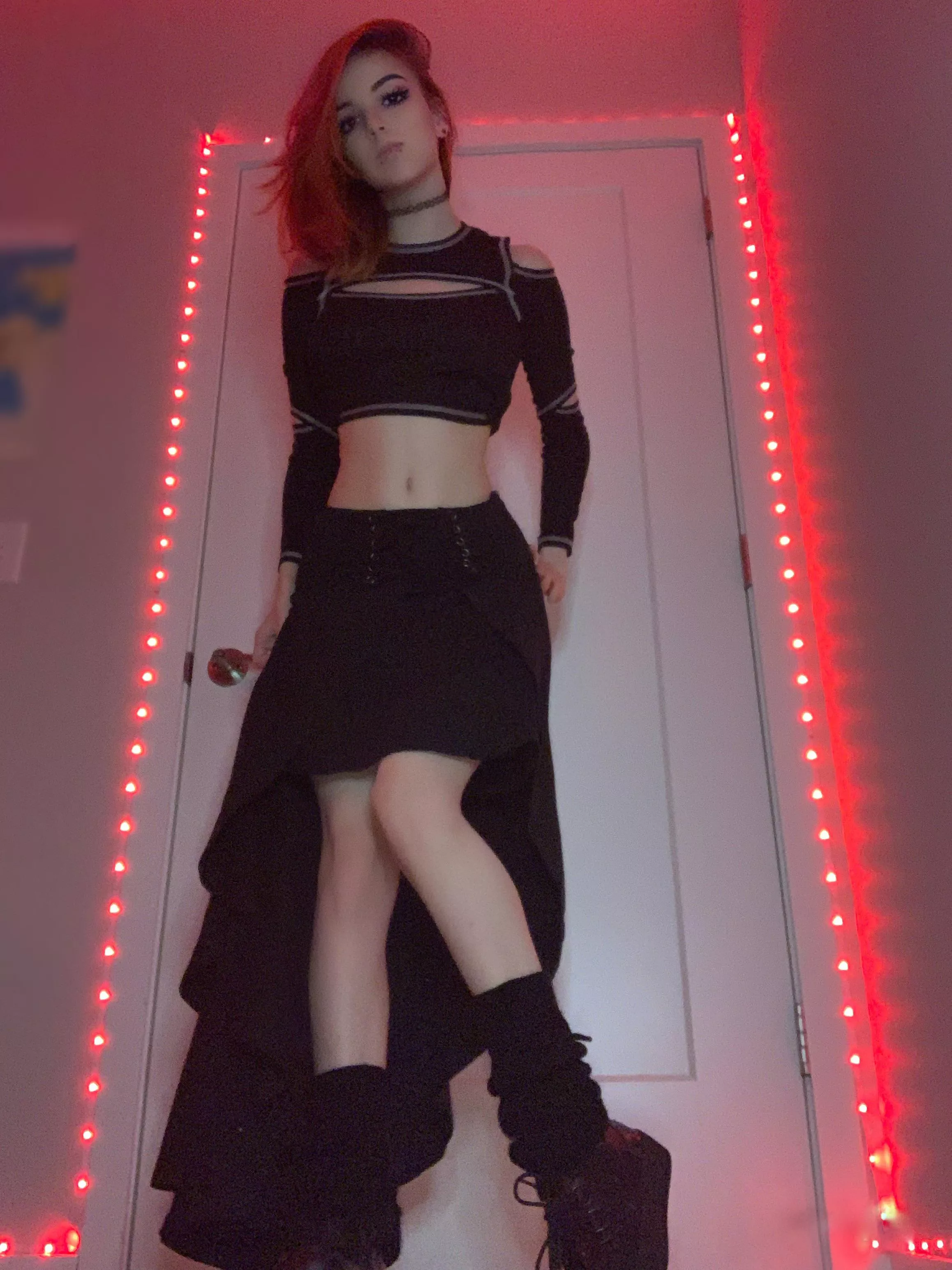 New crop top, really liking this one 🖤