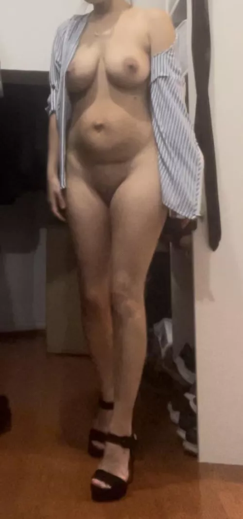 [OC] Are you in to naughty milfs? Who wants to breed me? 🤰🏻😏