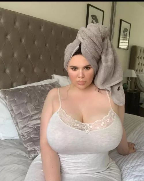 oh, her hair is wet...