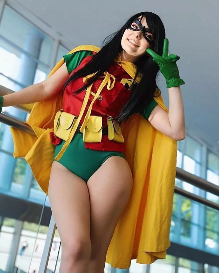 OMGcosplay as Robin