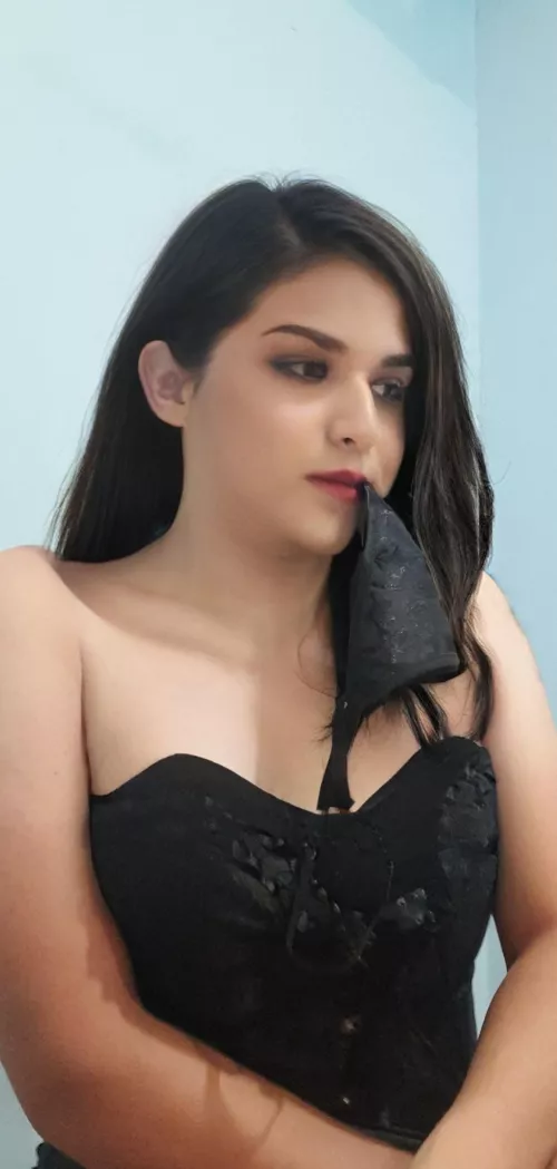 oops i think i forgot to wear the bottom part