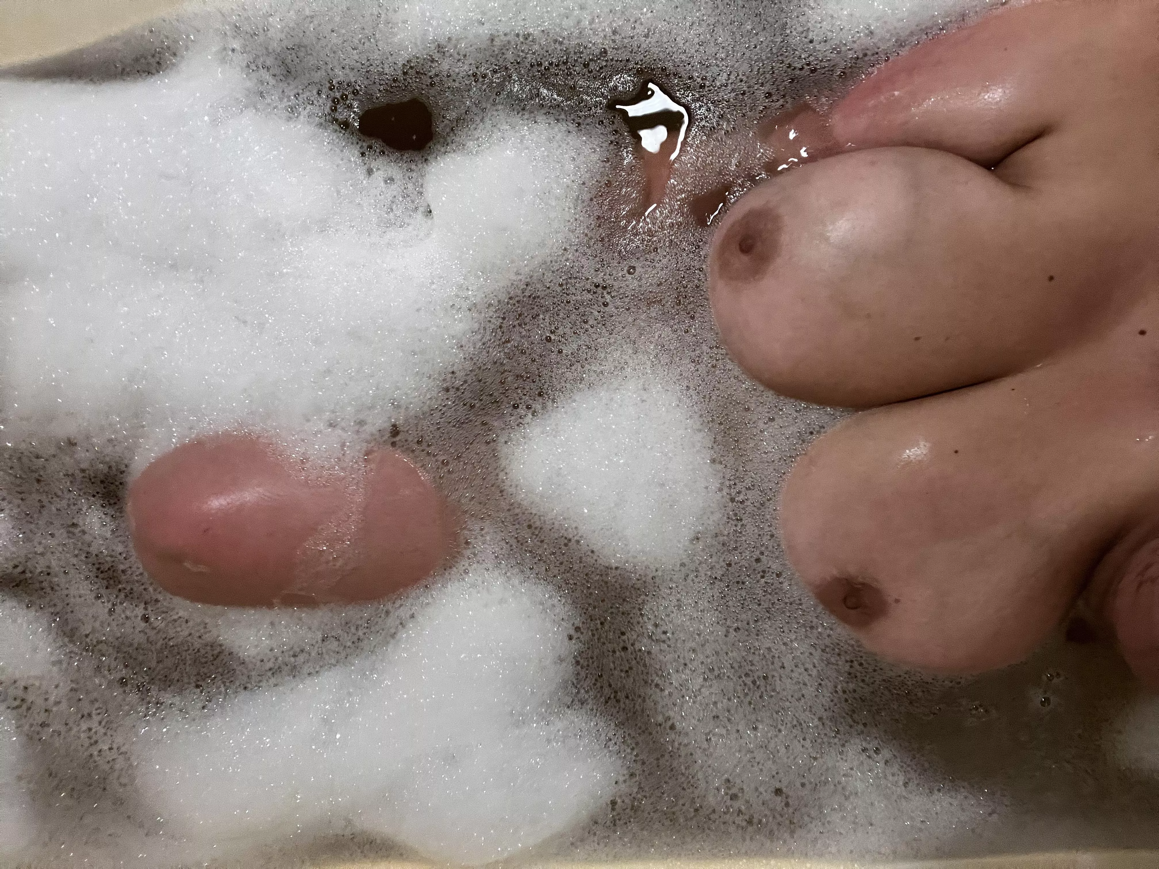 Probably the smallest nipple to breast ratio 👅