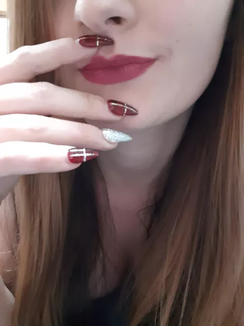Red Delicious 🥵 Last night with these gorgeous red claws! (26F)
