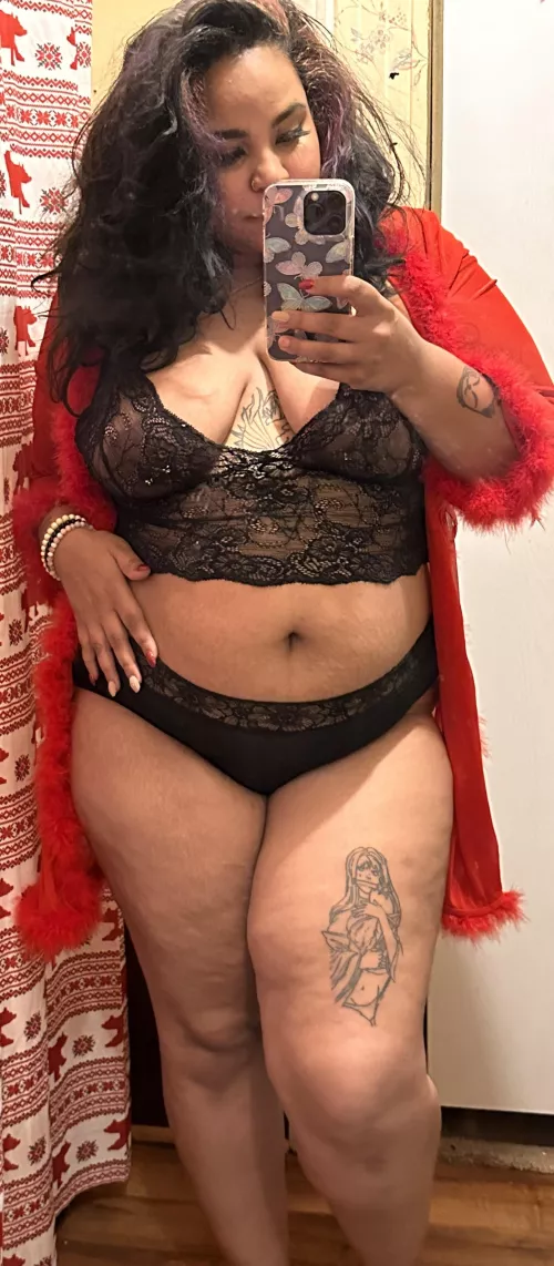 Red looks good on me, dontcha think? 😘