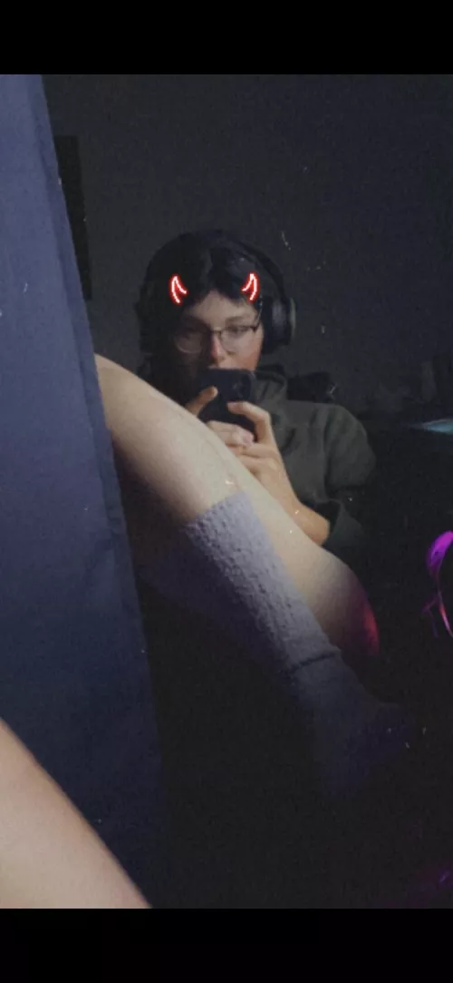 Somebody game with me 🥺