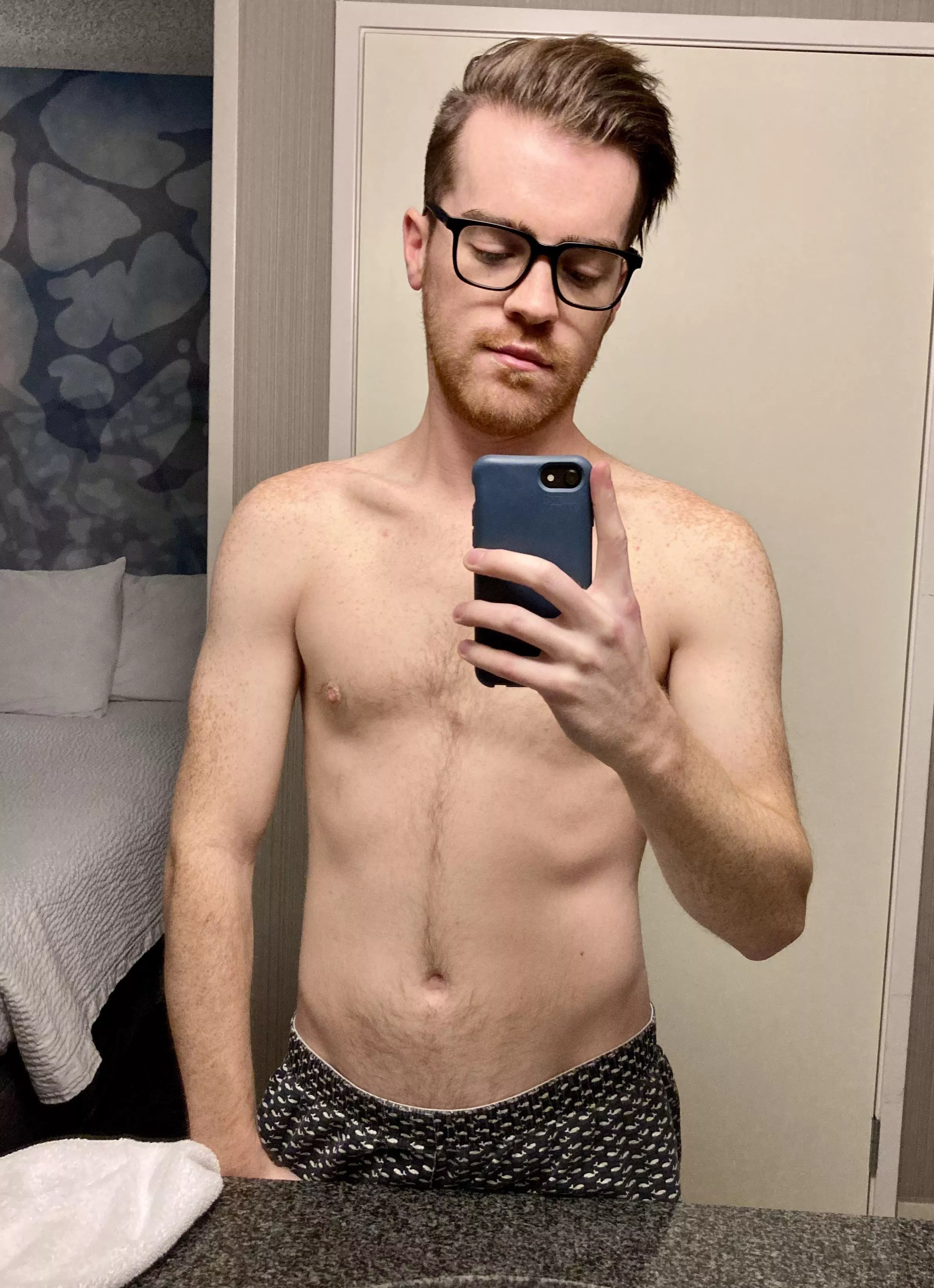 The lighting in this hotel bathroom was too good not to take a 📸