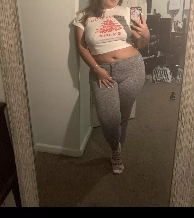 Thick Latina wife 27f send sample