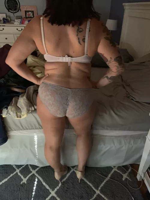 Trading here! Mom bods a plus!