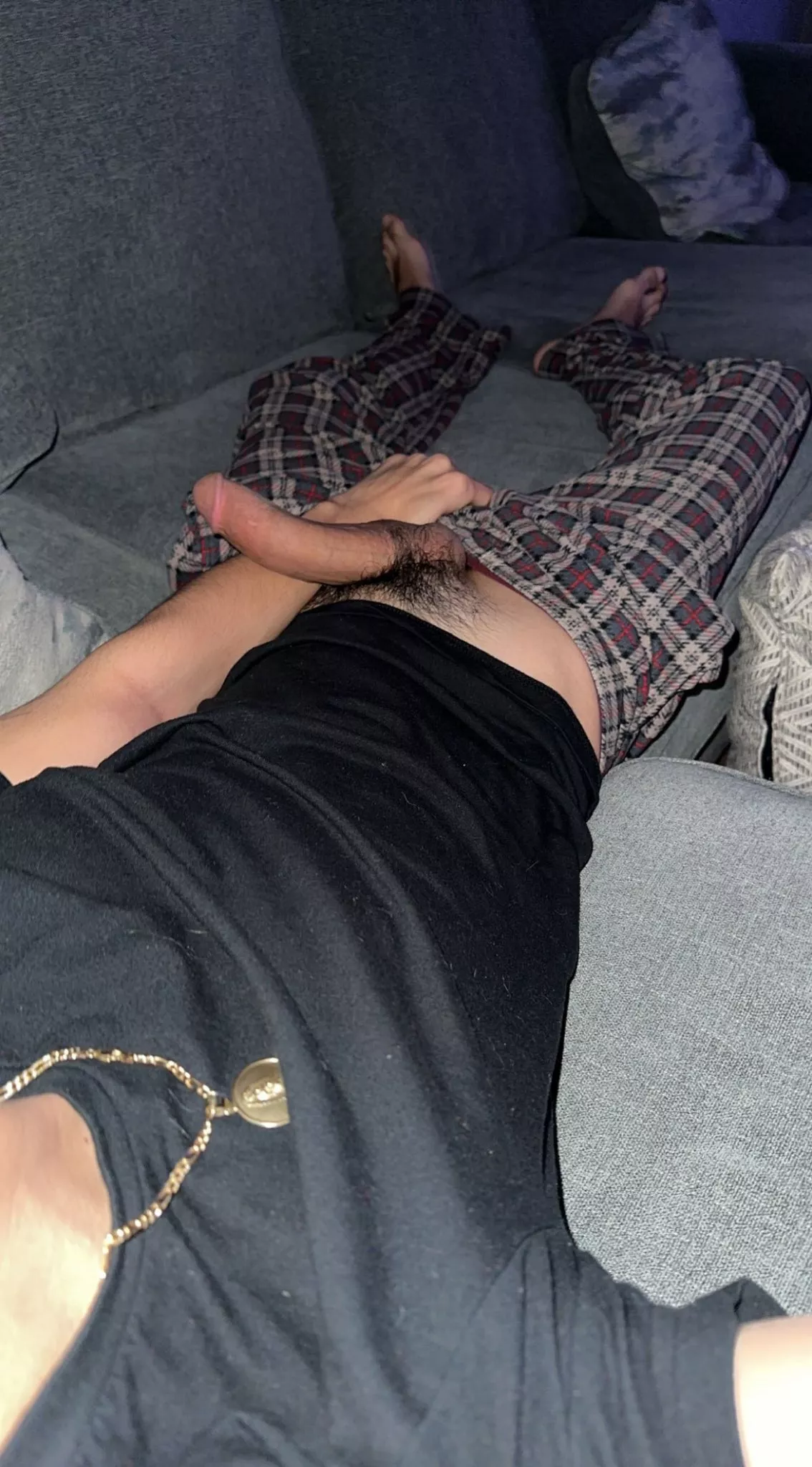 turned 19 a few days ago,,wheres my gift👀