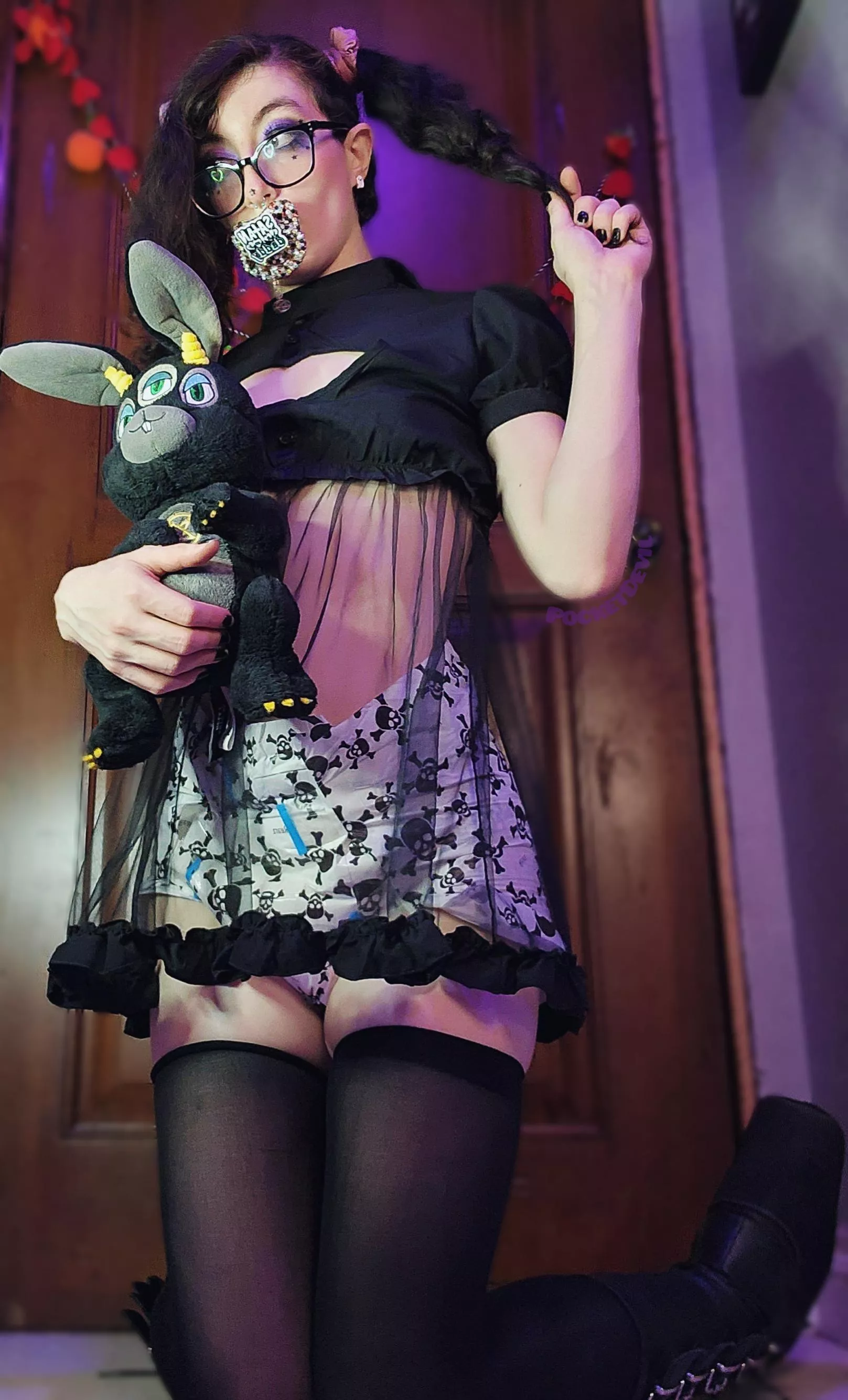 When you're goth but you're also BABY 🖤👼