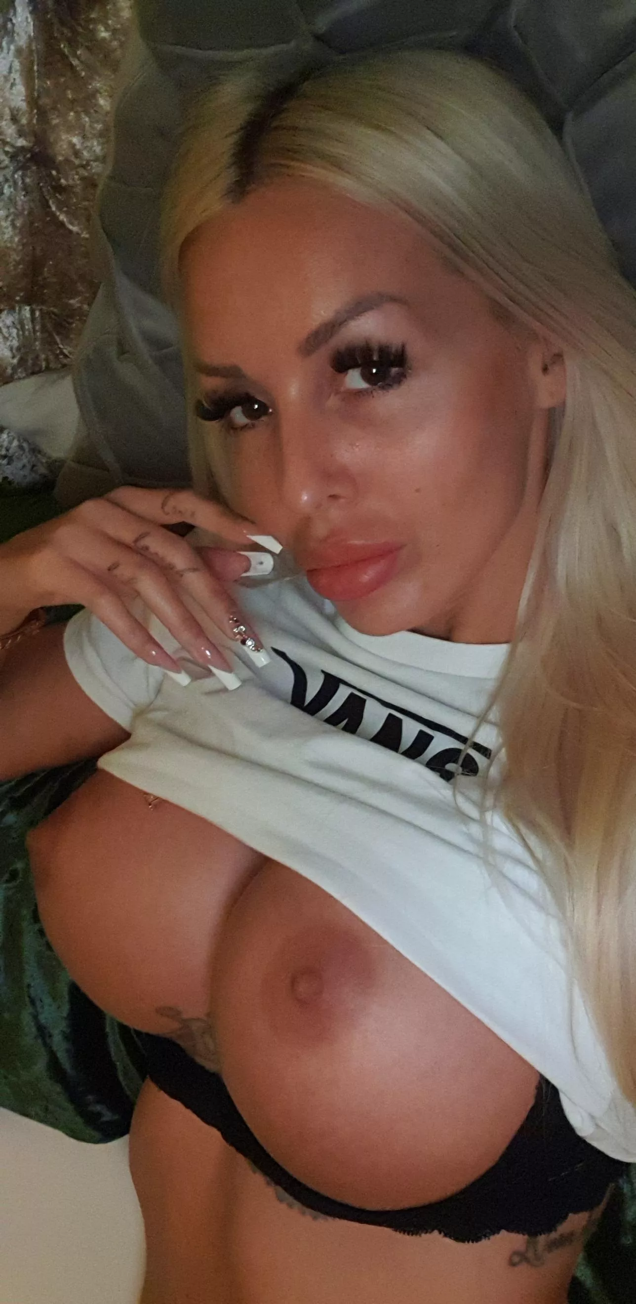 you'll always have bimbo selfies like this