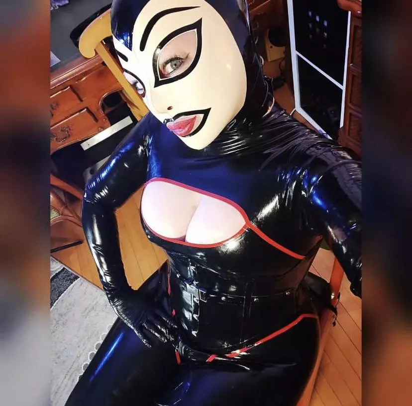 1 upv= 3 pics in your dm 1 comments = surprise