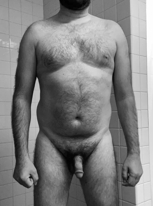 (43) b&w in the locker room