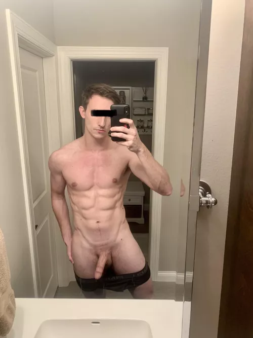 Any love for a basic mirror selfie? DM me