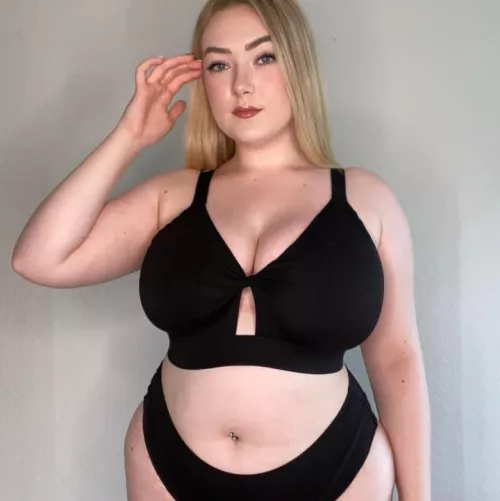 Any Newbie sissies in arrow up for surprise and reward in your dm