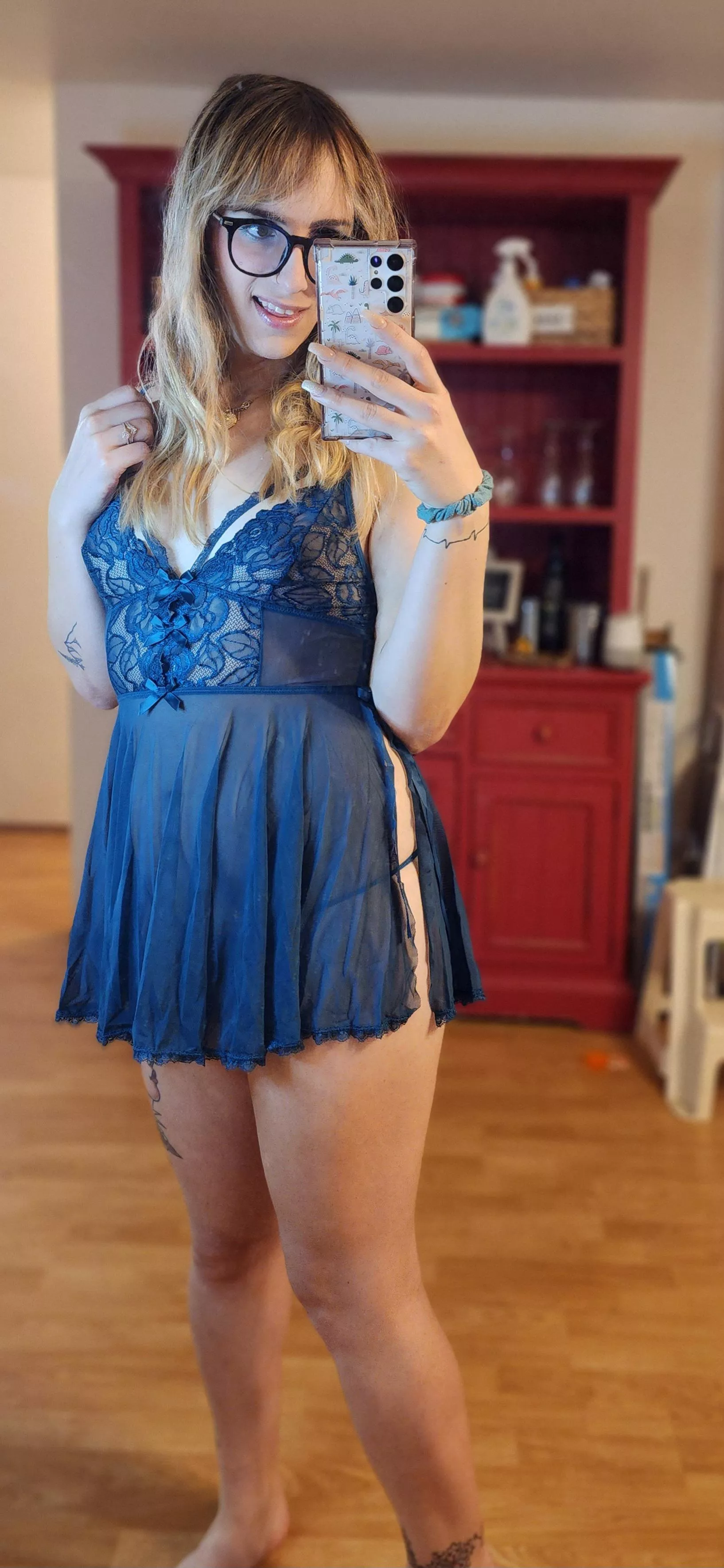 Anyone awake who wants my thighs wrapped around their face?