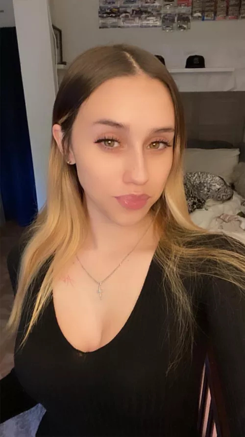 Arrows up if you’re a sissy/sub slave who want a tasks from Mommy and want to be owned🤍🤍