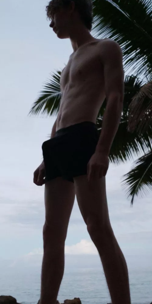 Beach dayy:) hope no one sees me