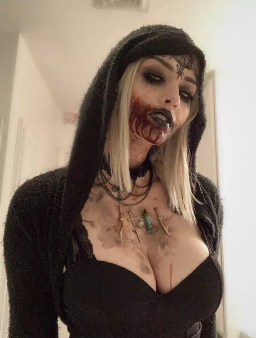 bela dimitrescu cosplay (self)