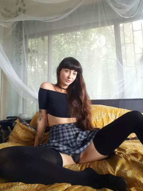 Breakfast in bed [f]