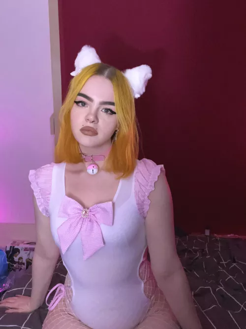 Can I be your collared kitten gf? ✨