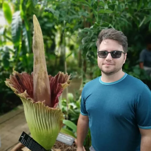 Checking off my bucket list getting to see amd smell a corpse flower (largest single inflorescence in the world)
