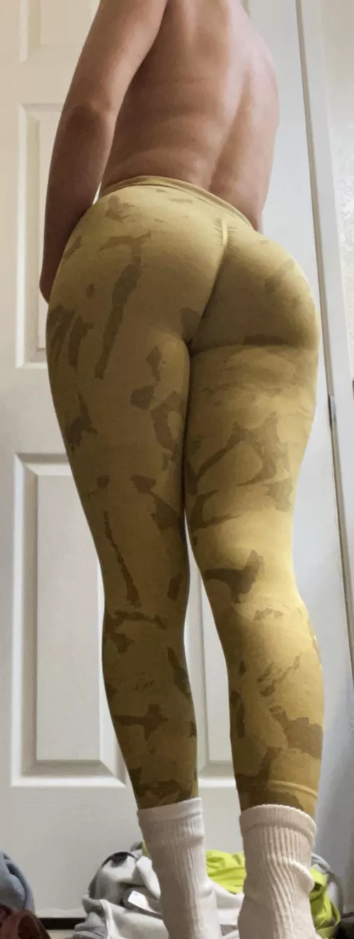 Didn’t realize how skin tight these were haha 🙈