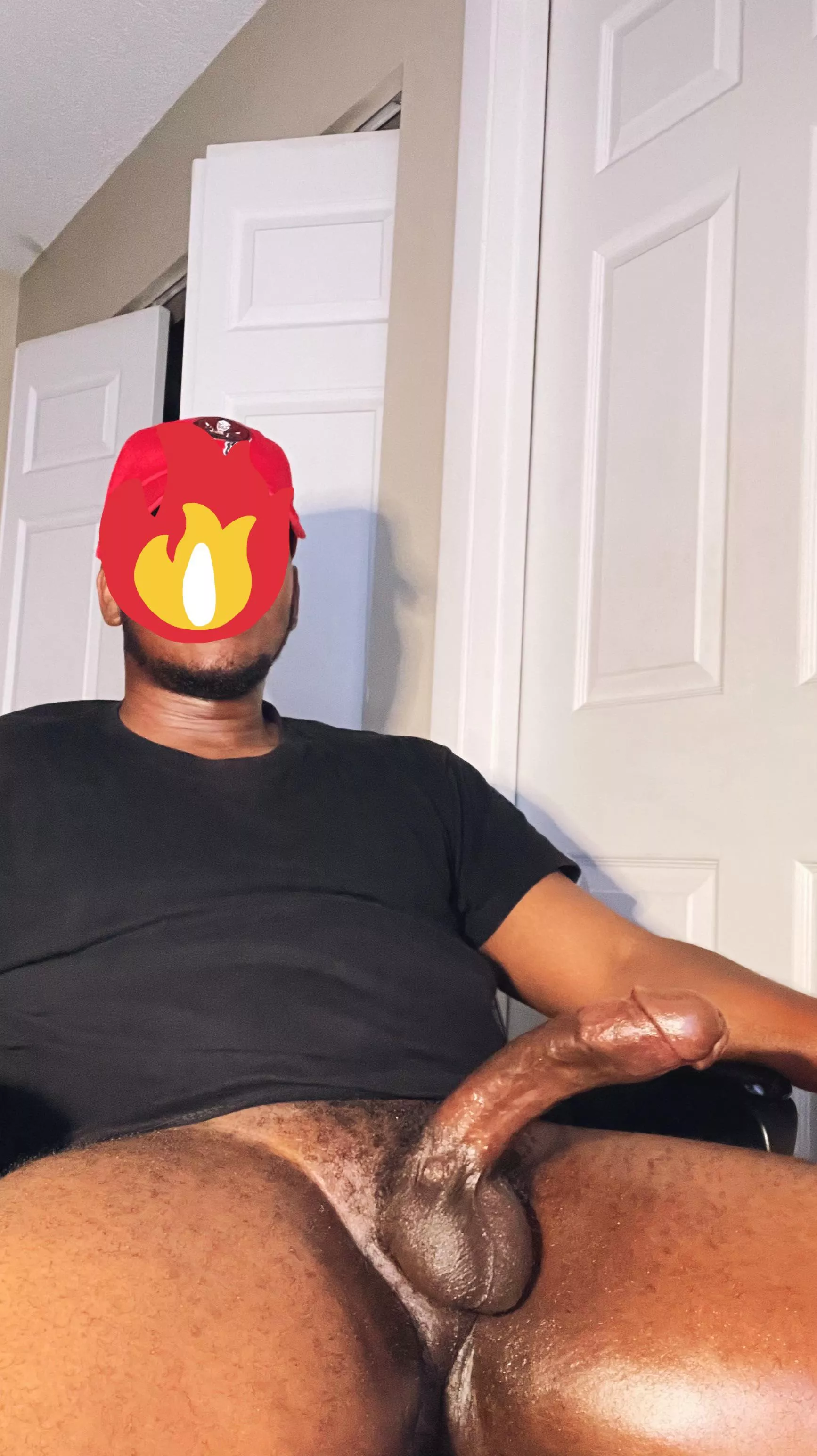 Do y’all like a curve dick ?