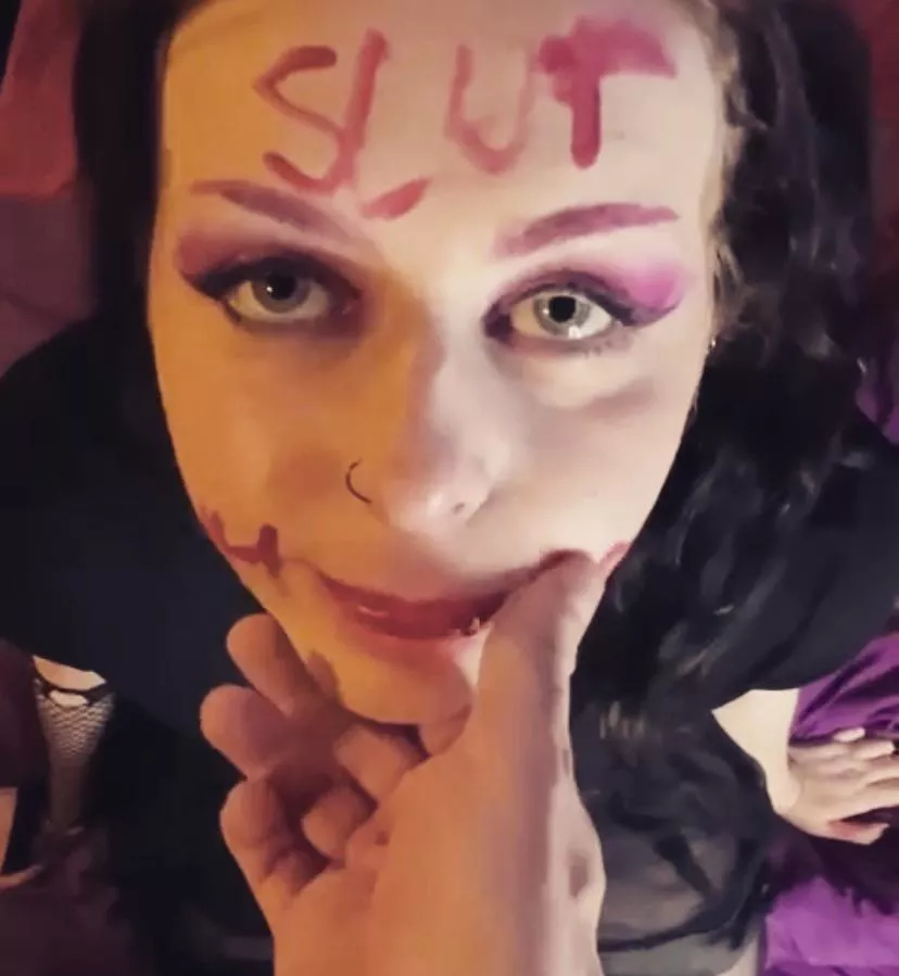 Enough lipstick for you? 👄