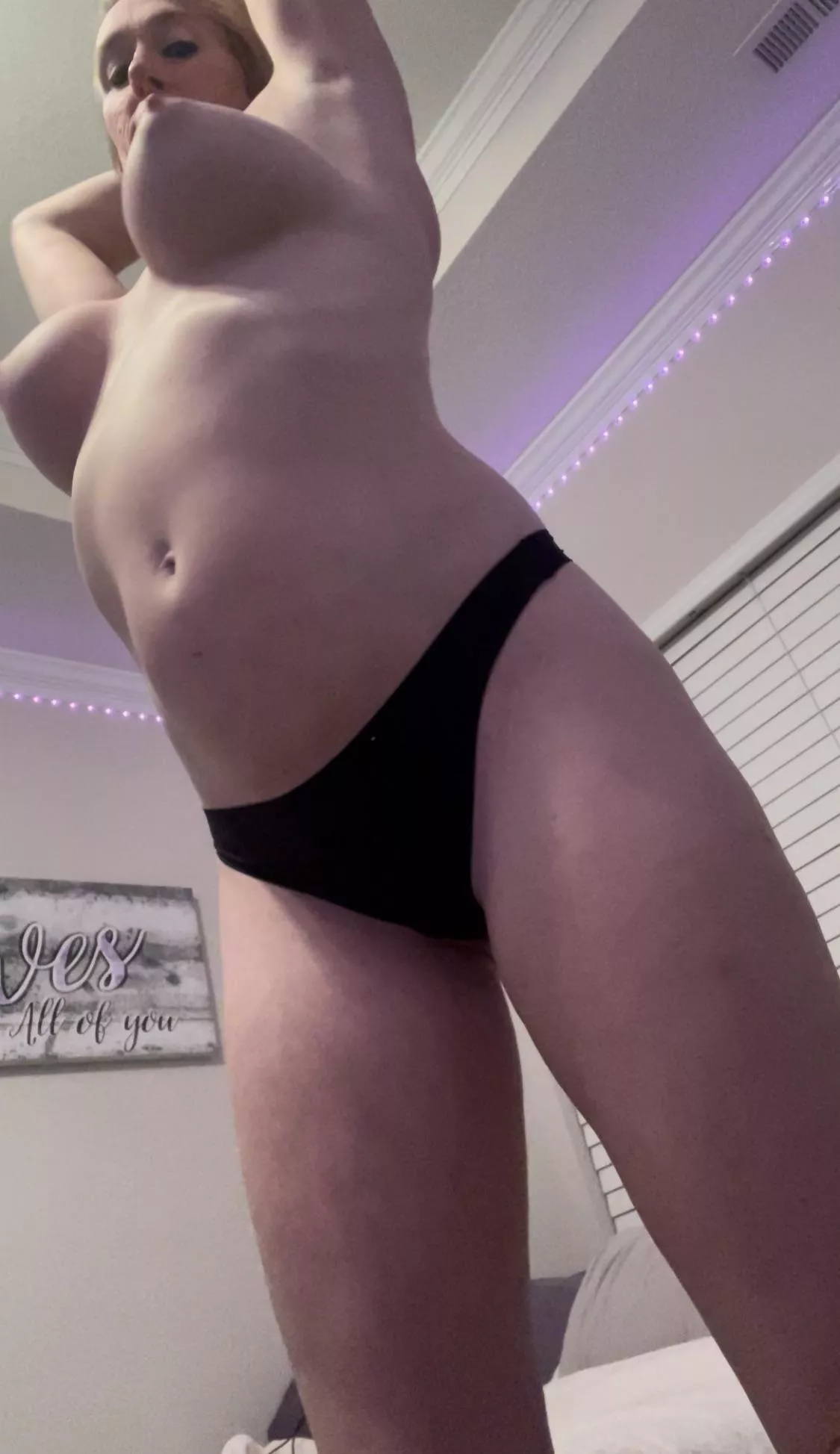 [f] [43] does my body look good enough for you to tap ?