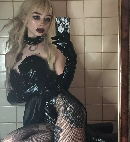 [F] lovely outfit🖤