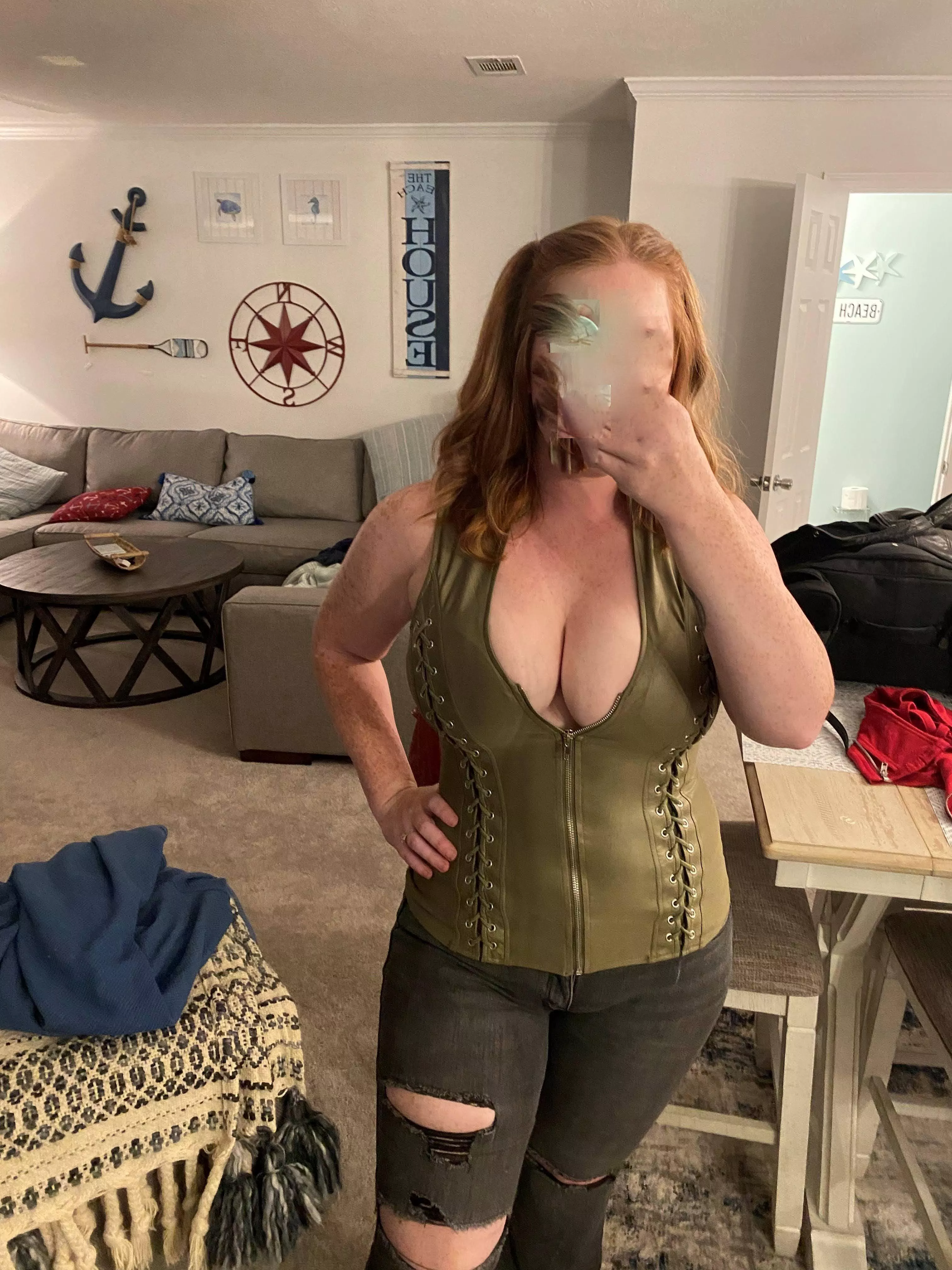 First Post here. Happy to show off my curvy ginger body