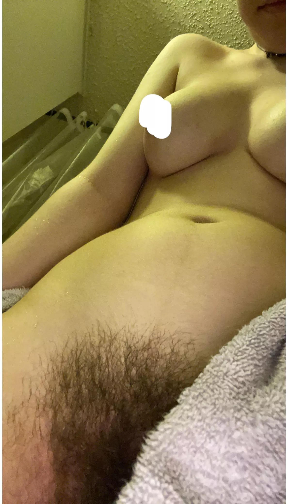 freshly washed pussy, hope my long lips and hard nipples get you off~