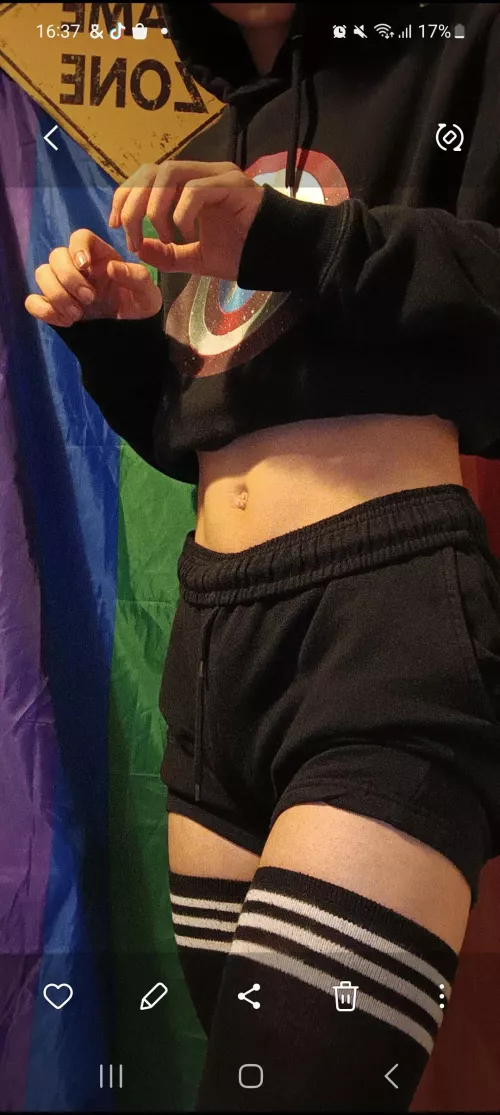 happy femboy friday >~< still new to posting femboy content (pls be gentil >~<)