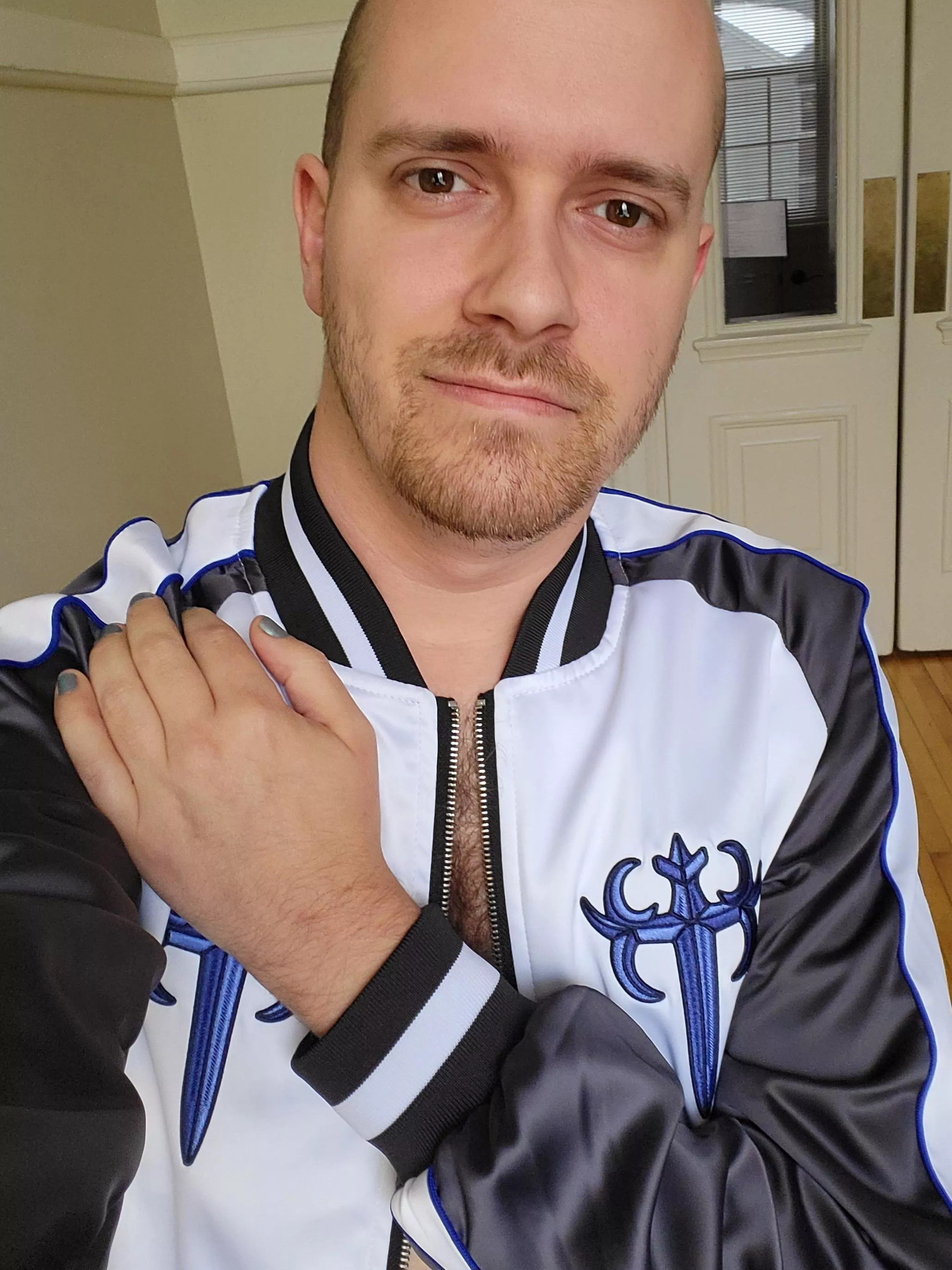 Happy Friday everyone 🥳 I'll be moving furniture for my mom this weekend!