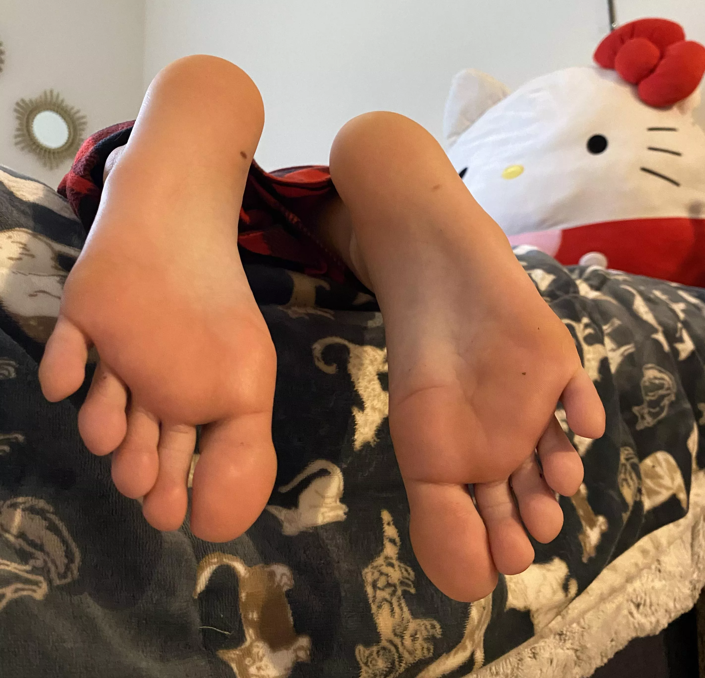 hello kitty soles 💕☺️