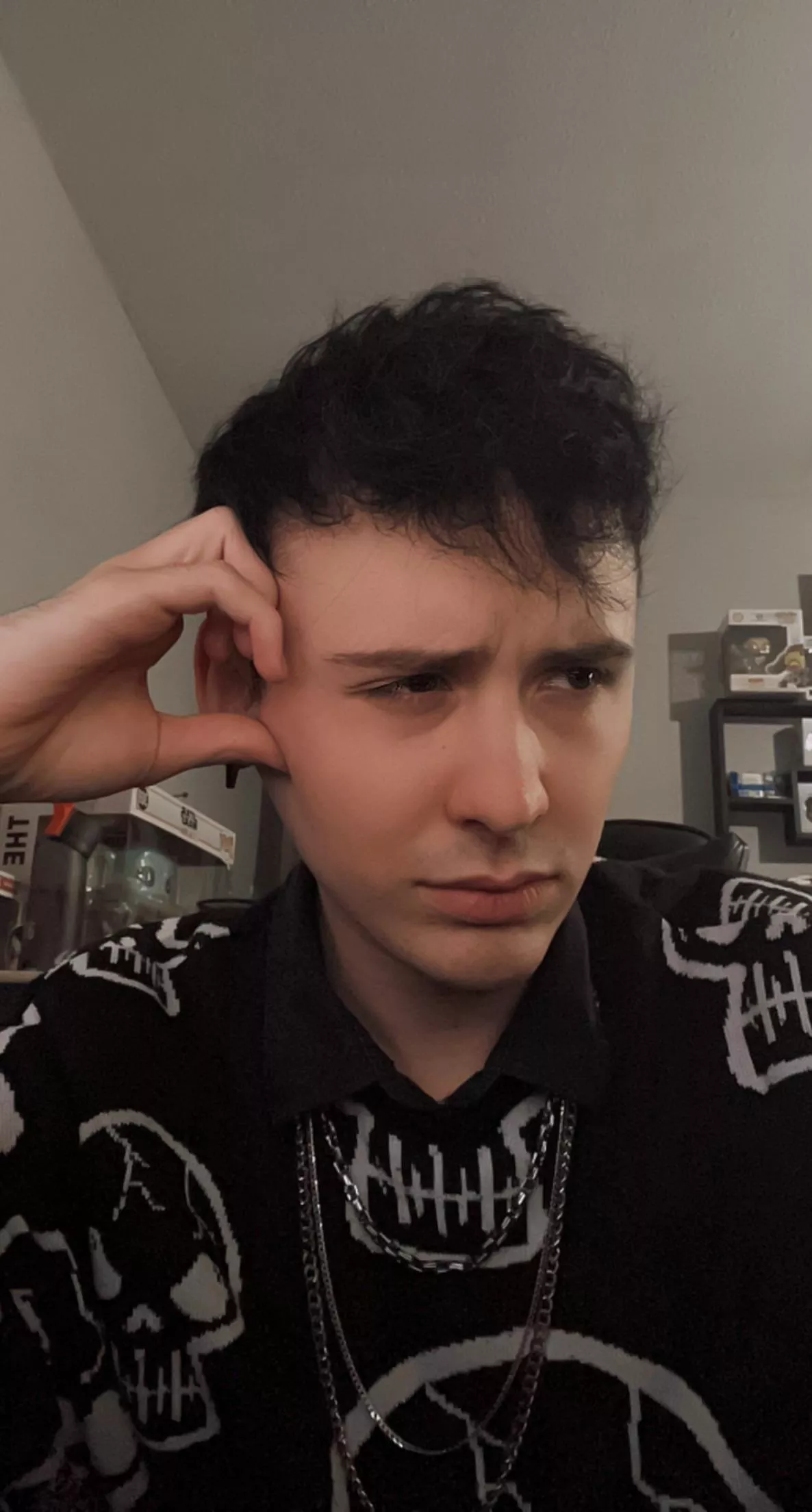 Hey what’s everyone doing I’m bored so feel free to pop up 😭