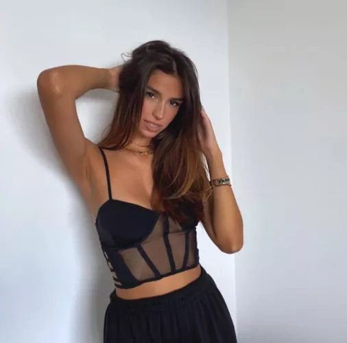 Hit the up arrow for a surprise In your DMs! ❤️