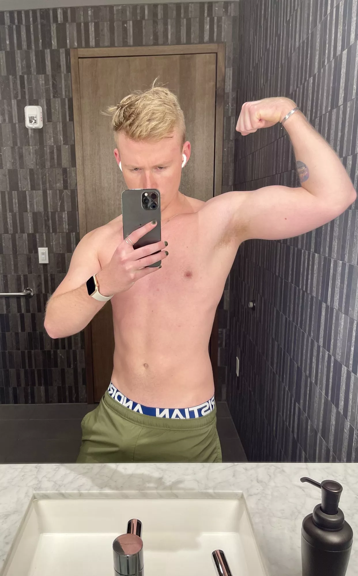 Hotel bathroom lighting is always superior