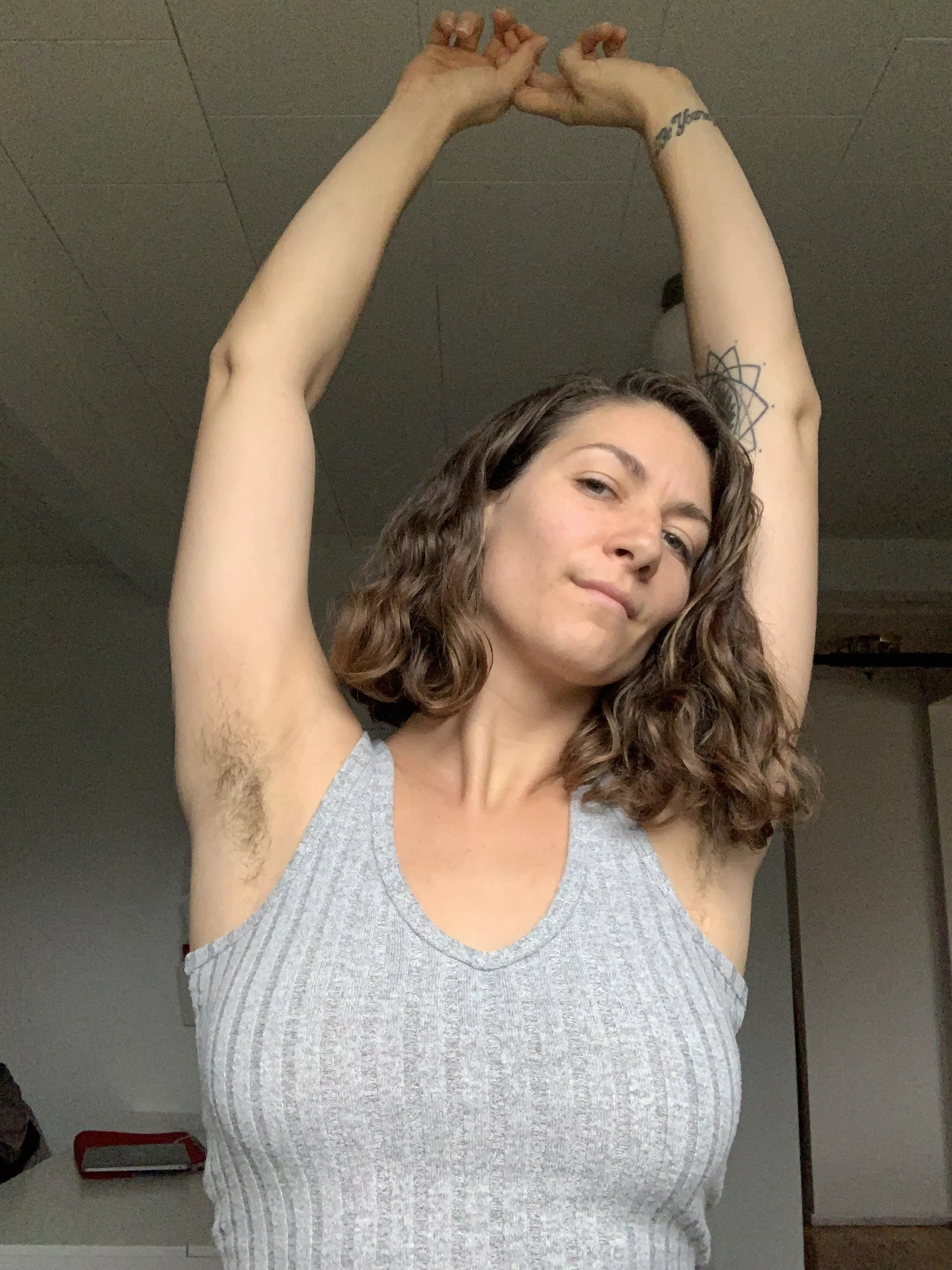 I don’t wear deodorant ✌🏼